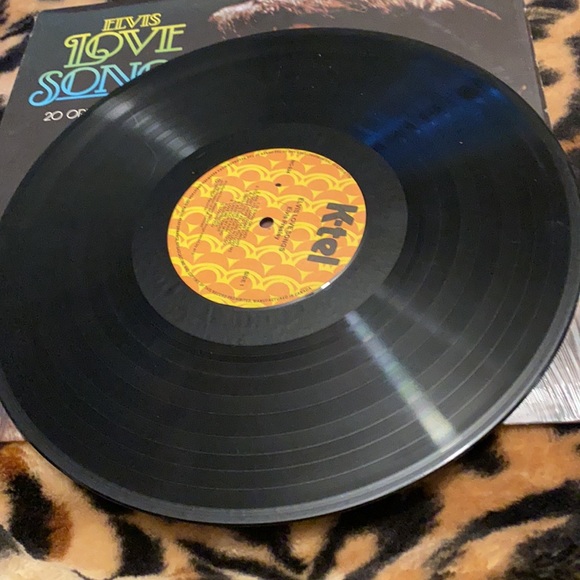 Vintage Elvis Presley Vinyl Record - Picture 7 of 9